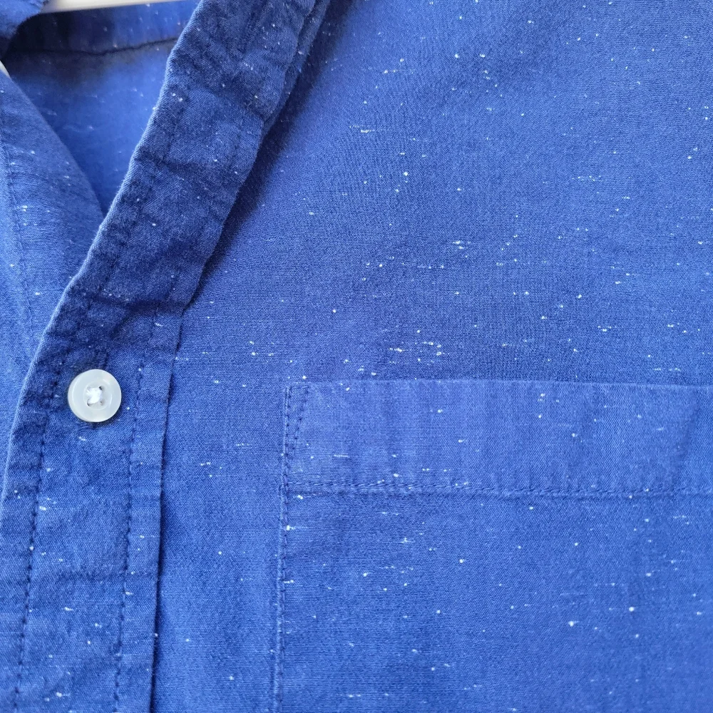 Old Navy Classic Button-Down Shirt - Picture 4 of 8